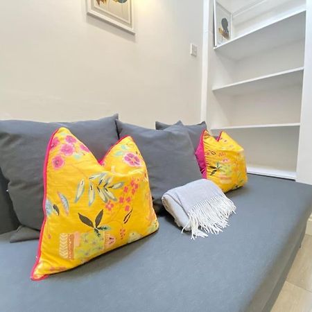 The Spotted Cat… London! 아파트 외부 사진