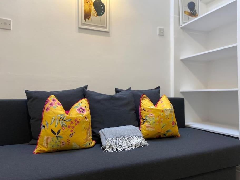 The Spotted Cat… London! 아파트 외부 사진