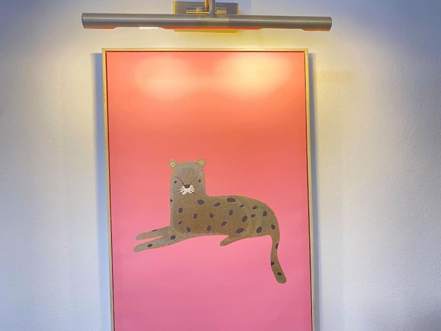 The Spotted Cat… London! 아파트 외부 사진